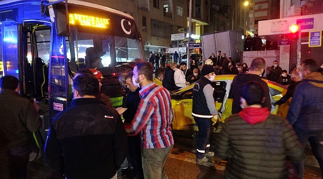 Özel halk otobüsü ile ticari taksi çarpıştı: 3 yaralı