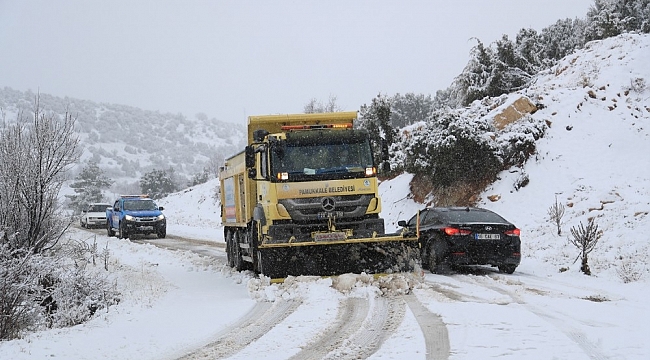 Pamukkale Belediyesi karla mücadele ediyor