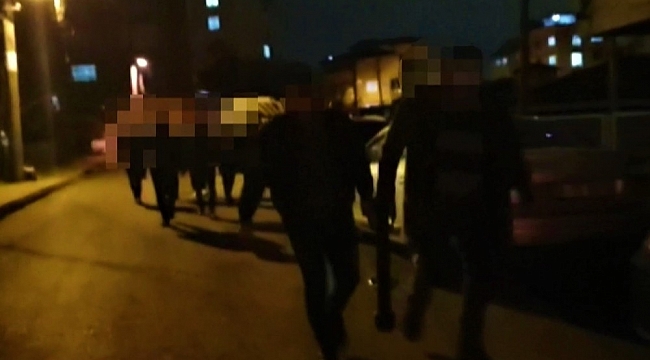Polis kumar oynanan mekana koçbaşıyla daldı