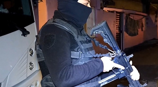 Polise kiremitli saldırı