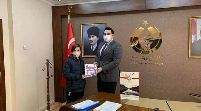 "Başarı Sizden Destek Bizden Projesi" kapsamında deneme sınavı ve kaynak kitap hediye edildi