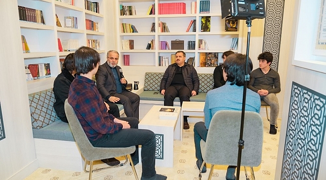 "Gençlik Zamanı" konusu Erzincan Diyanet Gençlik Merkezi'nde çevrimiçi olarak konuşuldu