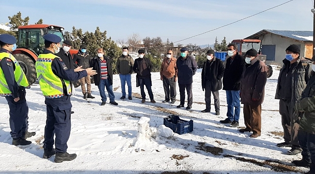 "Reflektör Tak, Görünür Ol" sloganıyla traktör sürücülerine reflektör dağıtıldı