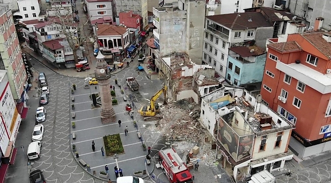 Saathane Meydanı'nda yıkım devam ediyor