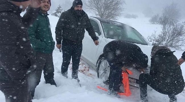 Sakarya'da 3 sağlık çalışanı yayla yolunda mahsur kaldı