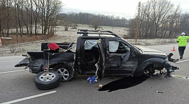 Samsun'da kamyonet su kanalına girip bariyere çarptı: 2 yaralı