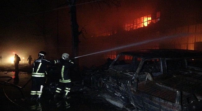Samsun'da sanayi sitesindeki yangın söndürme çalışması devam ediyor