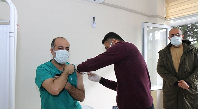 Şanlıurfa'da ilk korona aşısı yapıldı