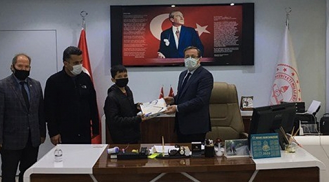 Şaphane'de öğrencilere tablet bilgisayar dağıtımı
