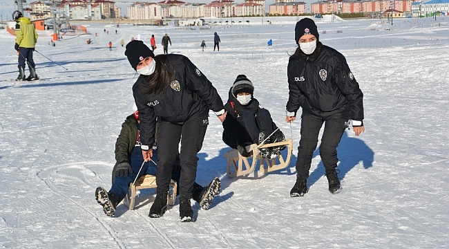 Sarıkamış Polis Gücü Spor Kulübünün kayak eğitimi devam ediyor