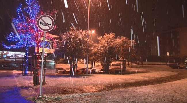 Sarıyer'de gece saatlerinde başlayan kar yağışı etkisini göstermeye başladı