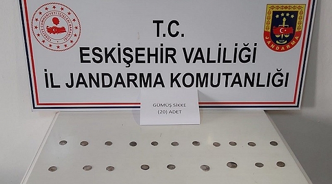 Satılması için Eskişehir'e getirilen 25 gümüş sikke ele geçirildi