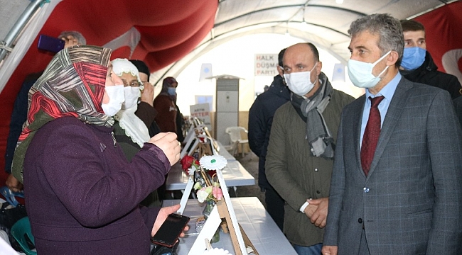 Şehit Kaymakam Safitürk'ün ailesinden evlat nöbetindeki ailelere destek ziyareti