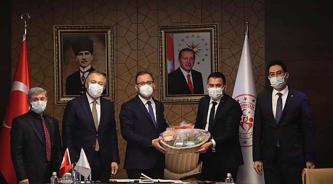 Selendi'ye müjdelerle döndüler