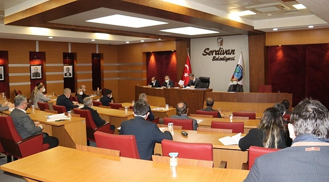 Serdivan'da 16 binden fazla erzak kolisi ile 2 milyondan fazla maske dağıtıldı