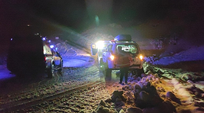 Siirt'te kar nedeniyle mahsur kalan hasta kadın UMKE ekiplerince kurtarıldı