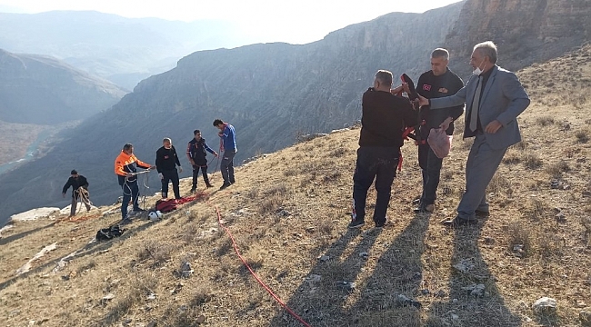 Siirt'te kayalıklarda mahsur kalan keçi kurtarıldı