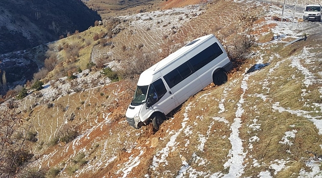 Siirt'te minibüs şarampole yuvarlandı: 11 yaralı