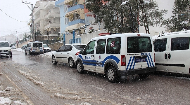 Silahını temizlerken yanlışlıkla kendini vurdu