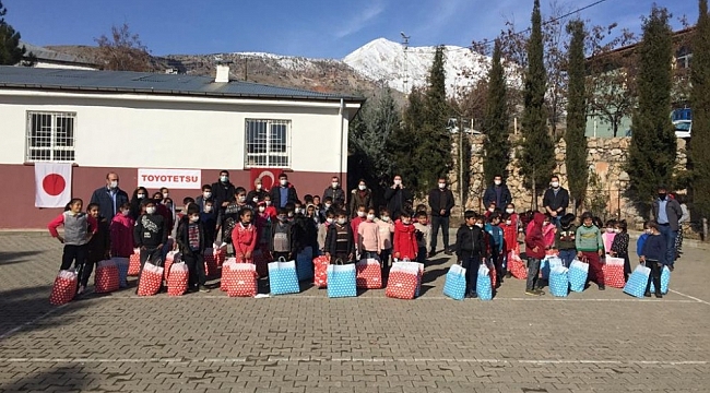 Sincik'te 150 öğrenciye çeşitli hediyeler verildi