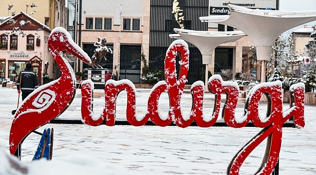 Sındırgı'da kar seyrine doyulmaz manzaralar oluşturdu