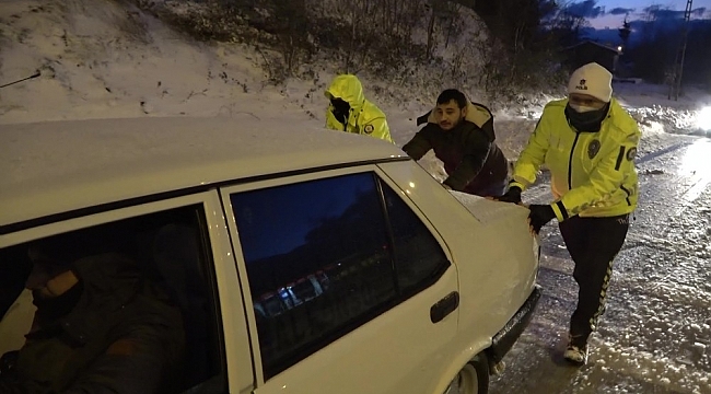 Sinop'ta emniyet güçlerinin kar mesaisi