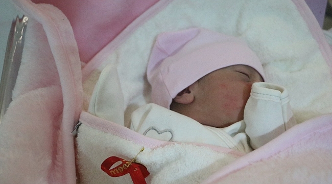 Sivas'ta yeni yılın ilk bebeği 00.02'de doğdu