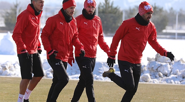 Sivasspor eksi 8 derecede idman yaptı