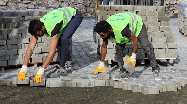 Soğucak'ta yollar kilit parke ile kaplanıyor