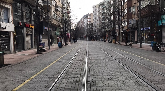 Soğuk hava ve kısıtlamalar caddeleri sessizliğe bürüdü