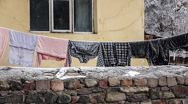 Soğuktan saçları, kirpikleri ve kaşları dondu