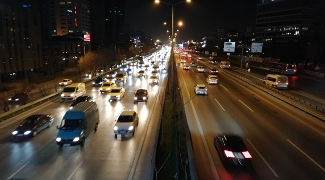 Sokağa çıkma kısıtlaması öncesi İstanbul'da trafik yoğunluğu