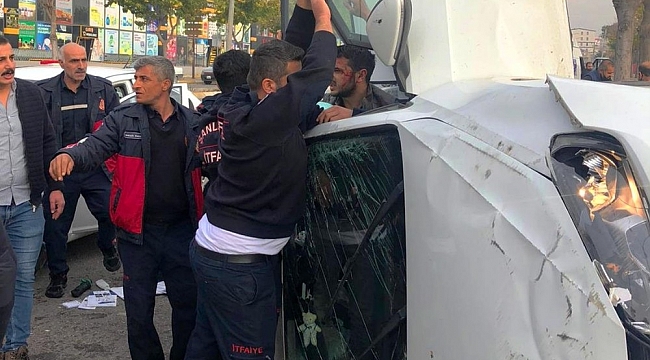 Sokağa çıkma kısıtlamasında trafik kazası: 3 yaralı