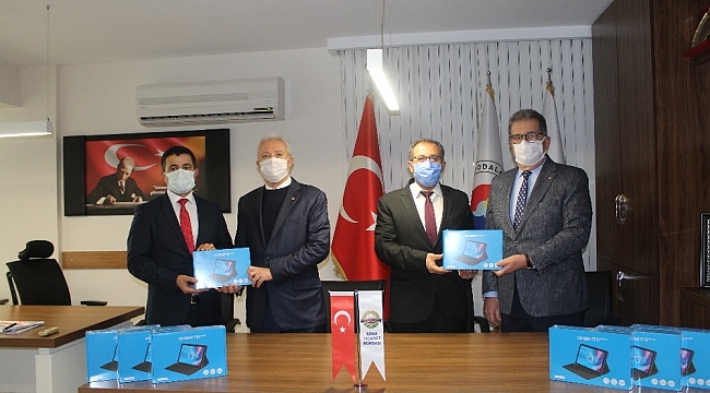 Söke Ticaret Odası ve Söke Ticaret Borsası'ndan ihtiyaç sahibi öğrencilere bilgisayar desteği