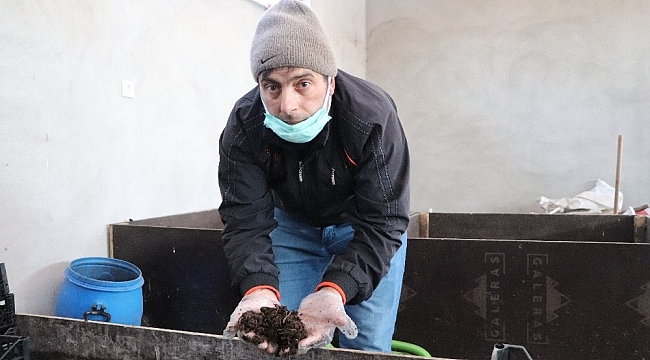Solucanlarına gözü gibi bakıyor