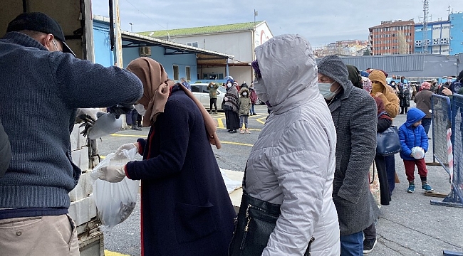 Sosyal Market'ten ihtiyaç sahiplerine 3.5 ton hamsi