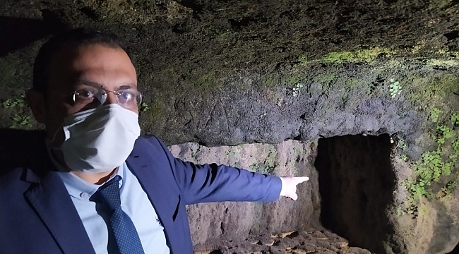 Sular çekildi, kaya mezarlar ortaya çıktı