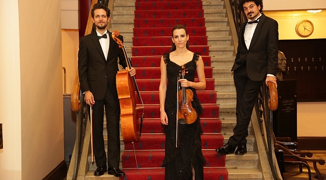 Süreyya Operası beste yarışmasının kazananları "Piyanolu Üçlüler" albümünde bir araya geldi