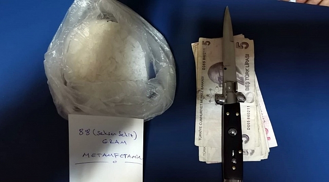 Taksi şoförünün üzerinden uyuşturucu çıktı
