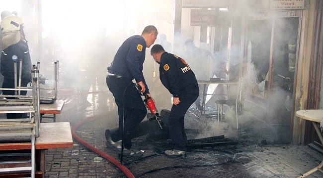Tarihi Arastadaki köfteci işyerinde yangın