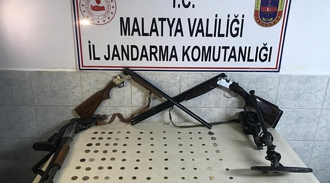 Tarihi eserlere müşteri arayan şahıs jandarmaya yakalandı