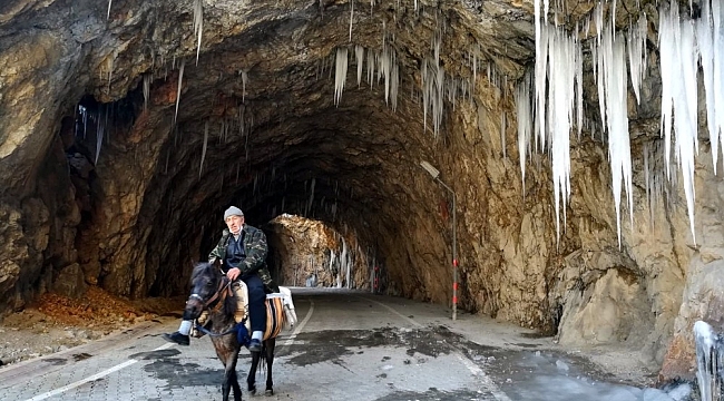Tarihi Taş Yol buz tuttu