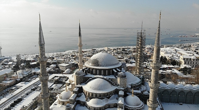 Tarihi Yarımada'da hayran bırakan kar manzarası