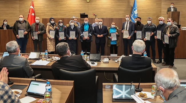 Teşekkür plaketi ile ödüllendirildiler