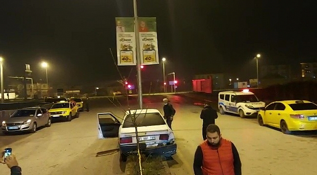 Ticari taksiye çarpan sürücü kaçtı, refüje çıkarak durabildi