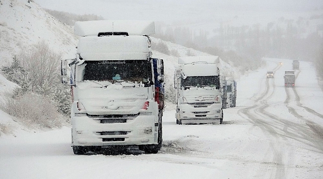 Tokat'ta yoğun kar yağışı ulaşımda aksamalara neden oldu