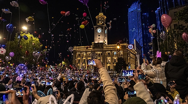 Tüm dünya yeni yıla sakin girerken, Wuhan şaşırttı