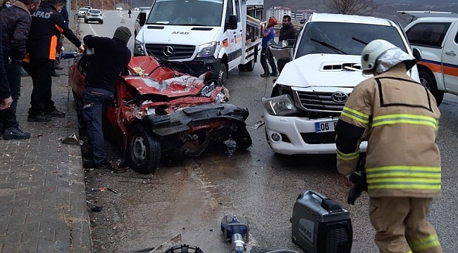 Tunceli-Elazığ karayolunda trafik kazası: 2 ölü, 1 yaralı