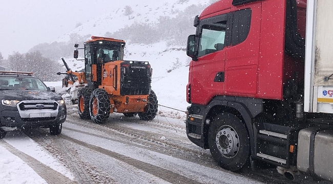 Tunceli-Erzincan karayolu kontrollü şekilde geçişlere açıldı