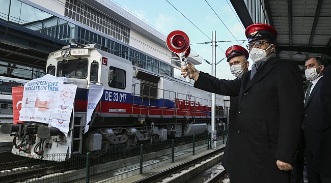 Türkiye'den Çin'e gidecek Bor treni ve Rusya'ya gidecek olan ilk blok ihracat treni Ankara Gar'ından yola çıktı
